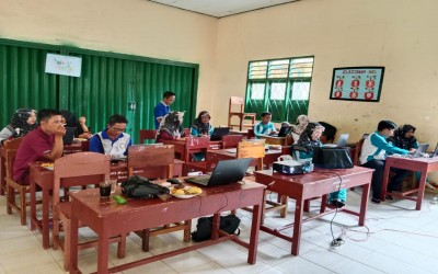 Pelatihan Internal Guru MI Nurul Muhajirin dalam Pembuatan Soal Melalui Google Form